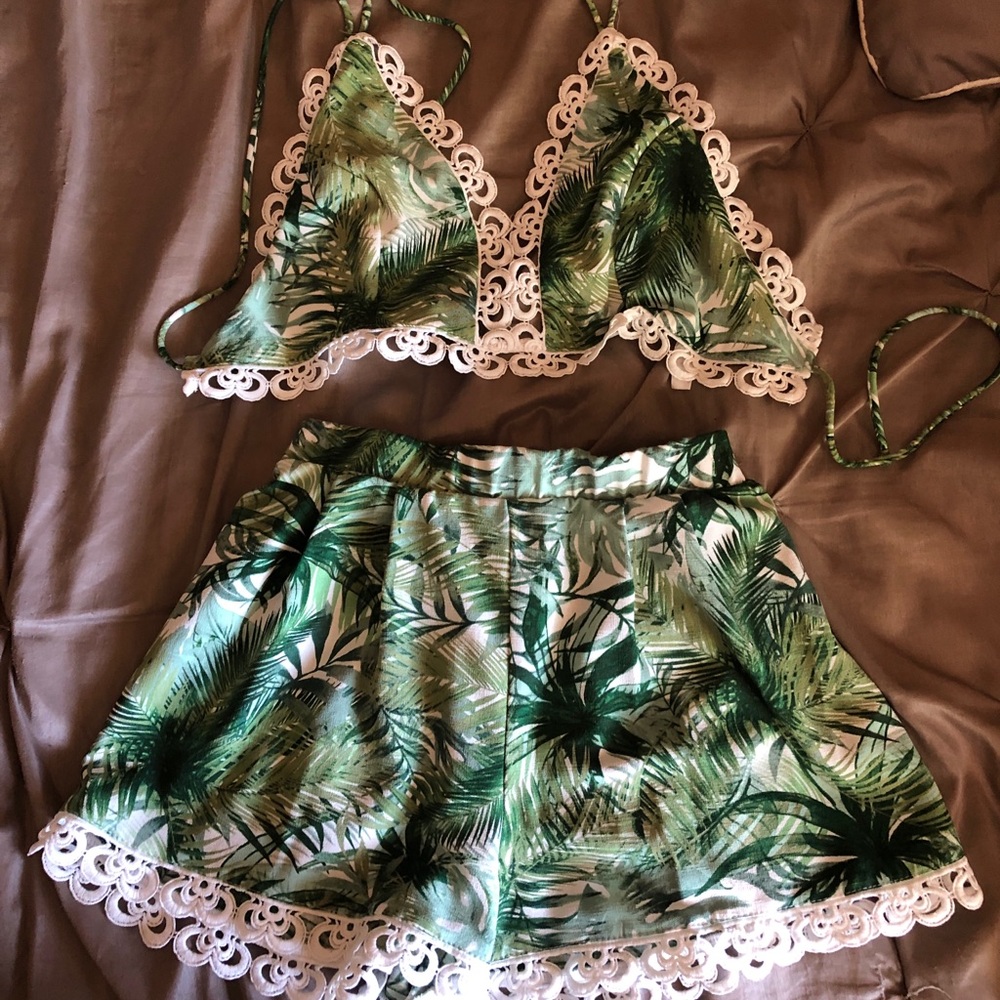 SOLD: Tropical print 2 piece set!!